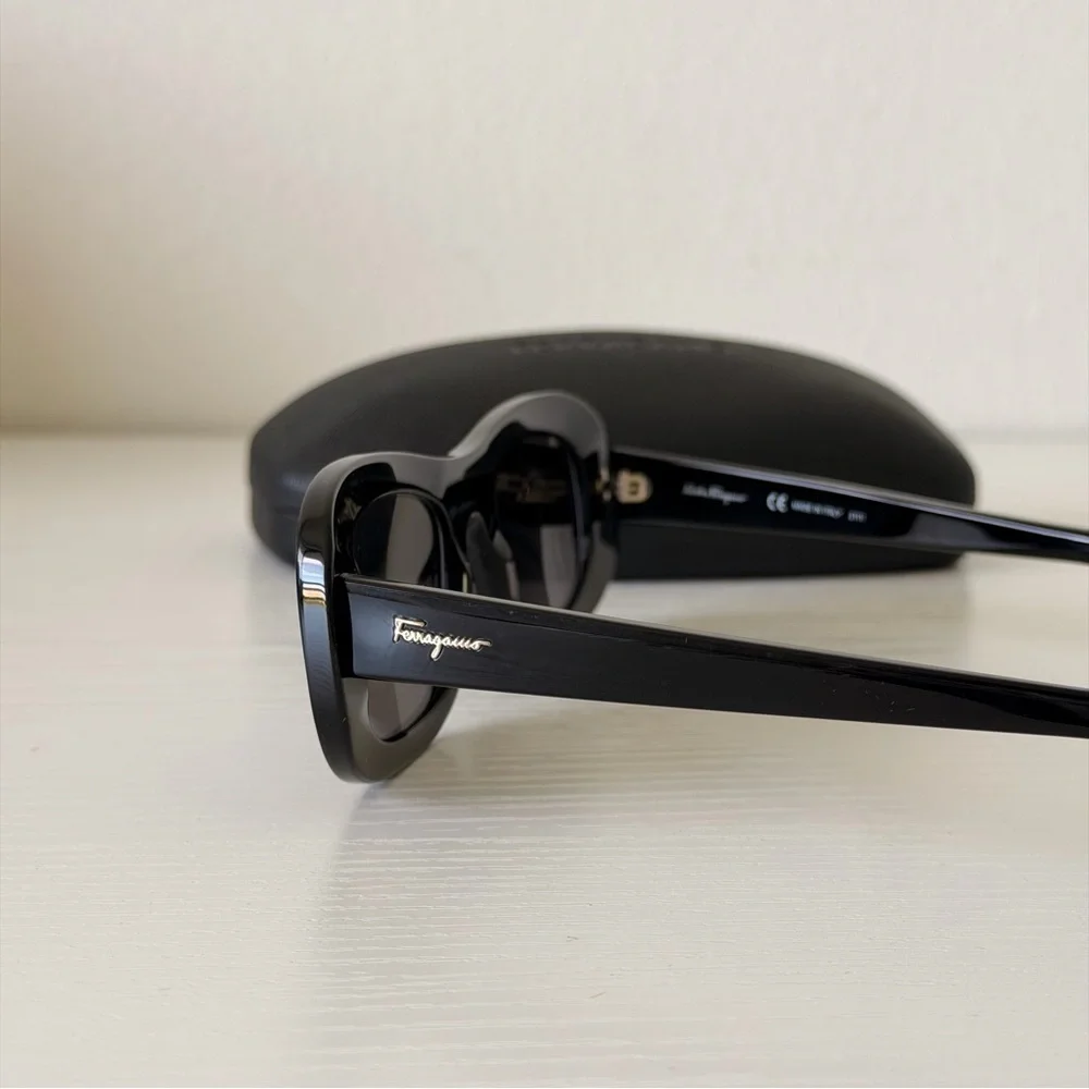 New! Ferragamo Black Sunglasses, SF1046S 001, Authentic